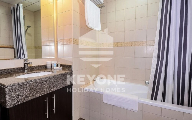 KOHH – 1BR in Bay Central