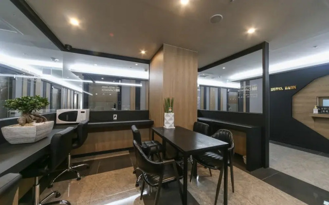 Changwon Bonggok-Dong Hotel Daon