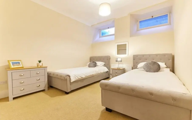 Host Stay Hide Hill