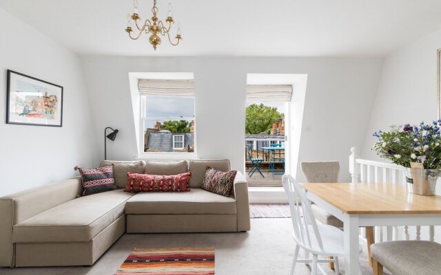 JOIVY Pimlico Flat with Terrace for 3