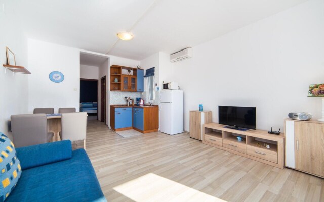 Beautiful Apartment in Brist With 1 Bedrooms and Wifi