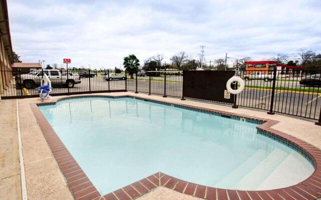Econo Lodge San Marcos University Area