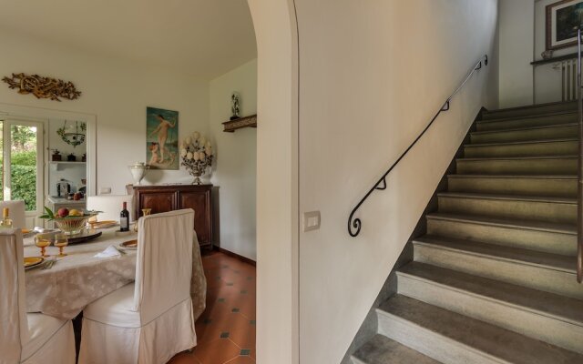 Forte dei Marmi renewed 6 bedroom villa