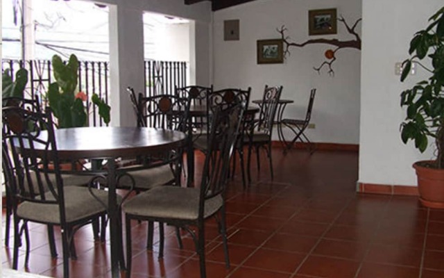 President House Hotel - Hostel