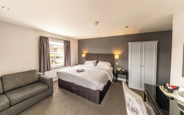 The Lion Pub with Rooms