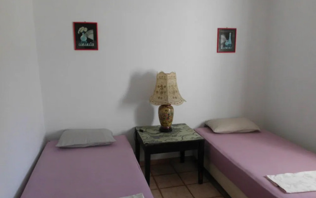 Toms House 4 in Felekas