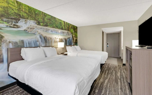 Clarion Pointe Near Erie Casino