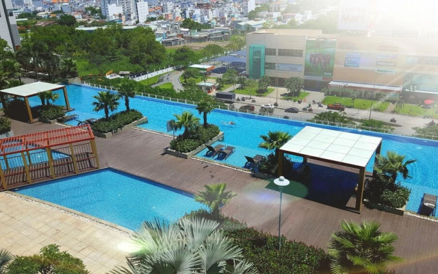 Sunrise City 2BR with Infinity SW Pool