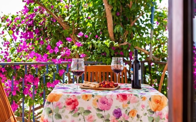 Holiday Home In Torremezzo Di Falconara With Garden