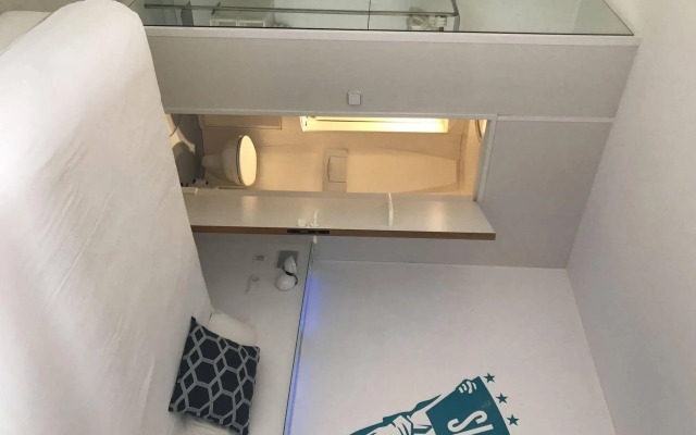 Chic & Basic Tallers Hostal