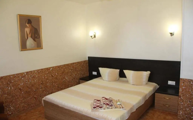 Alexandr House