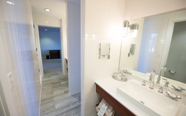 The Boathouse Waterfront Hotel & Marina