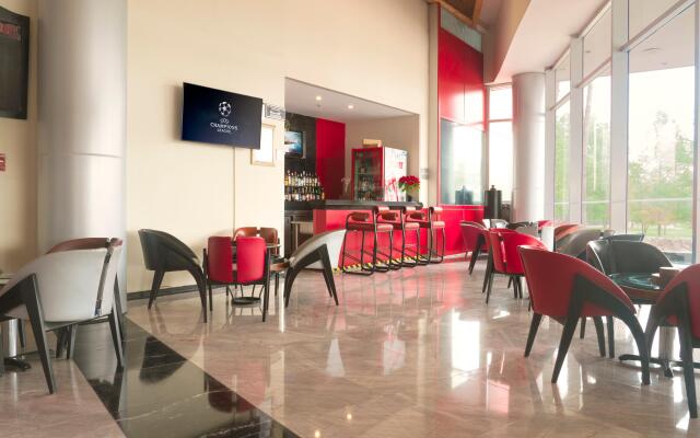 Holiday Inn Monterrey - Parque Fundidora by IHG