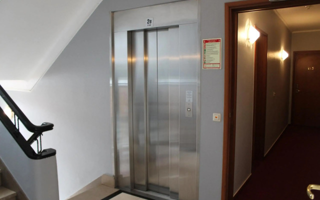 Yasha Hotel