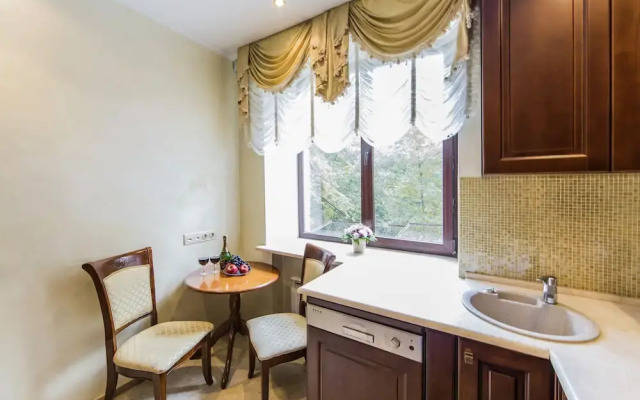 Luxurious Classic Apartment Bessarabka