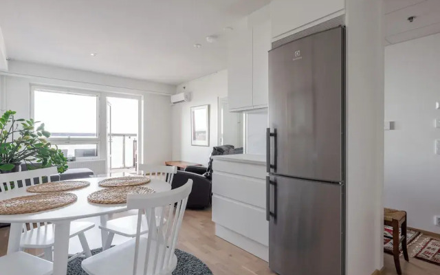 Fabulous 1BR Apt with Sauna & Views