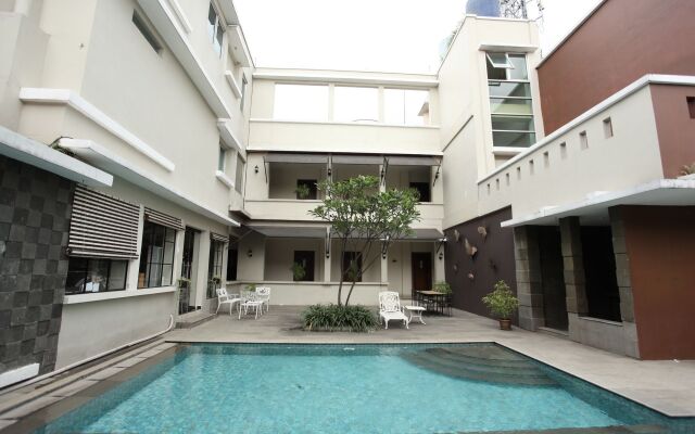 Mutiara Suites