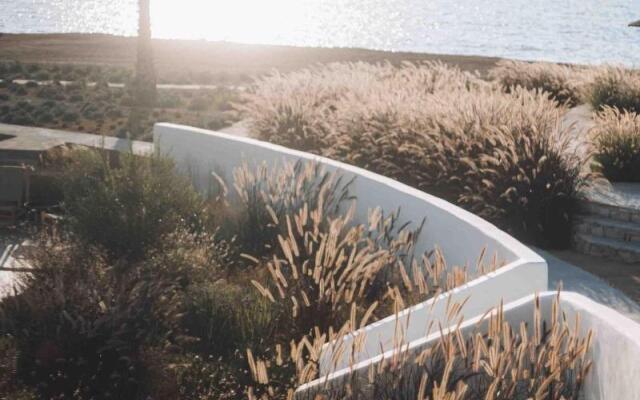 Seesoo Paros Beachfront Resort