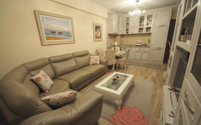 Lux Apartments MMS