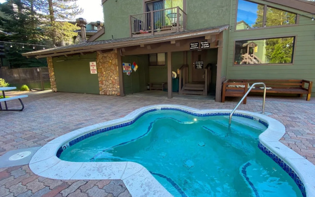 St. Anton Getaway - Shared Bbq, Pool & Hot Tub