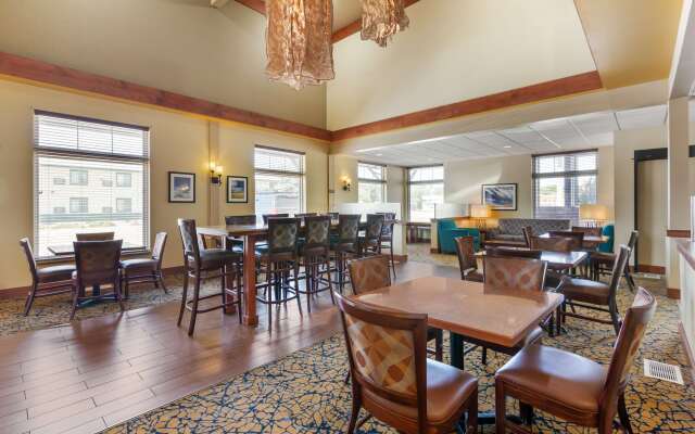 Best Western Golden Prairie Inn & Suites