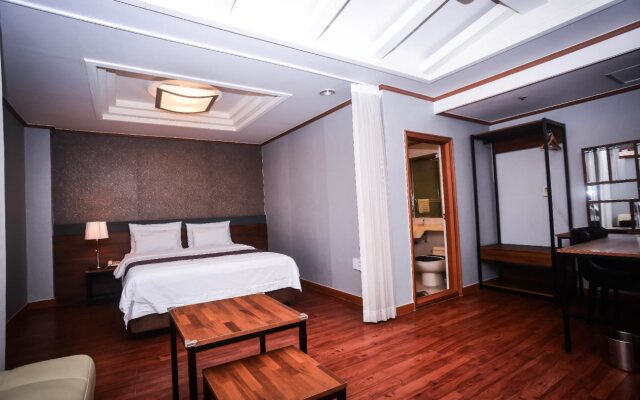 Noblesse Tourist Hotel