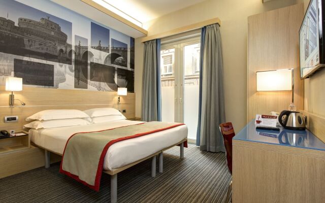 iQ Hotel Roma