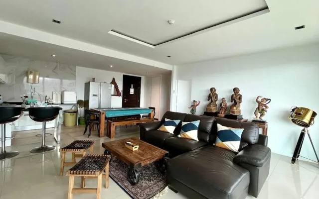 The oh so Sexy Triple Penthouse-rare 3-5br 188m2