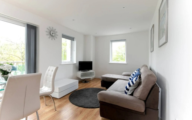 Skyvillion - Tower Point Enfield 1bed W Balcony