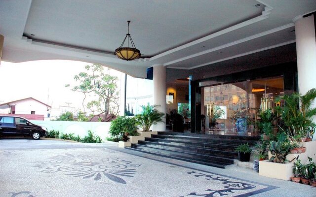 Hotel Grand Tiga Mustika