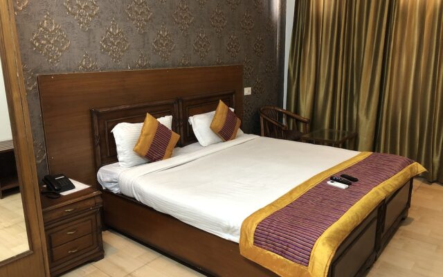 OYO Rooms Near Huda City Centre