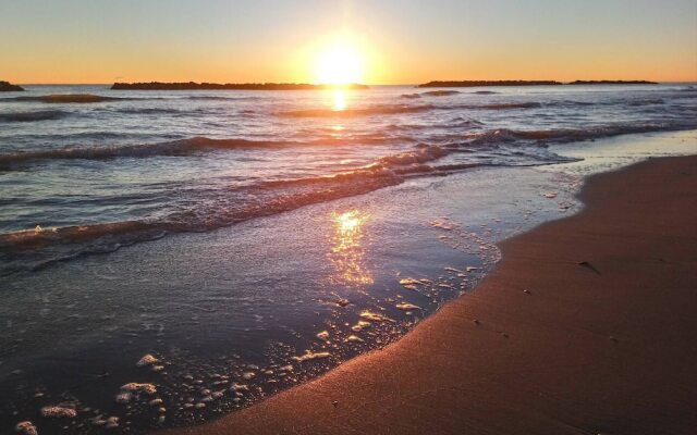 Beachfront, Private Garden, Central Area, Private Entrance