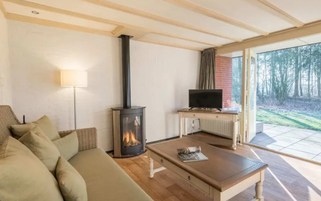 Cosy Bungalow Within De Maasduinen Area