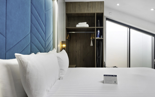 Roomzzz York City