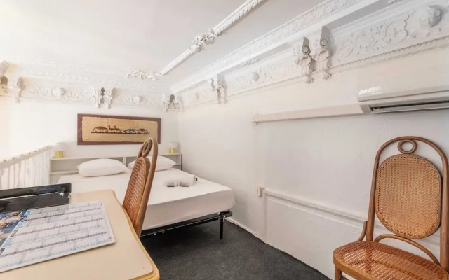 Charming Duplex With 1 Bedroom