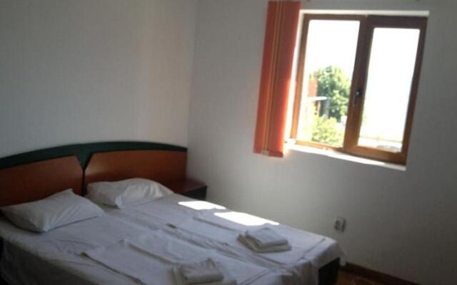 HOSTEL OLTENIA cm