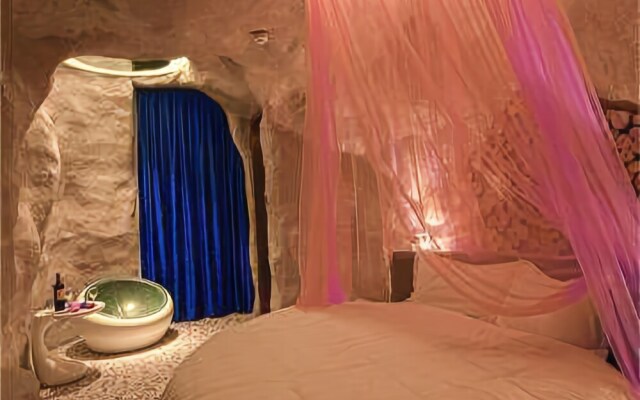 Aichao Movie Theme Hotel