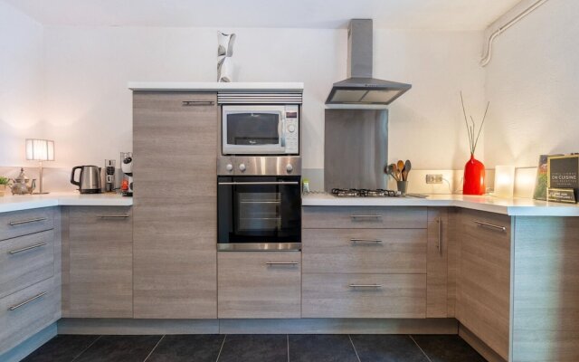 Majestic Holiday Home in Laroque With hot tub