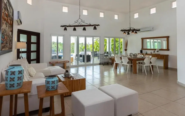 The Golf Oasis Villa by Acomodo