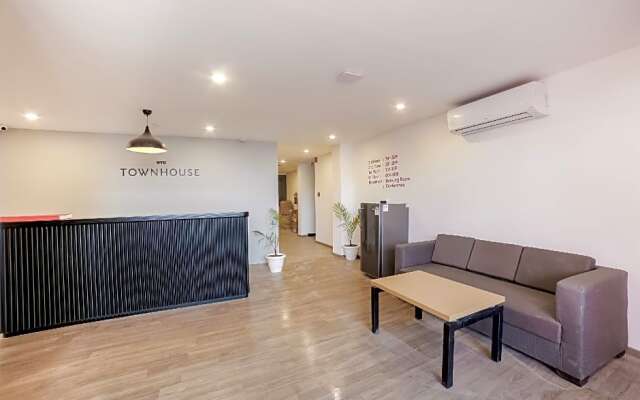 OYO Townhouse 213 Artemis Hospital