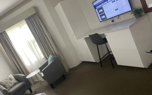 Oasis Inn Ulladulla - Guest 18 Years and Older