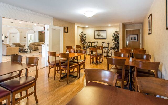 Quality Inn & Suites On the River