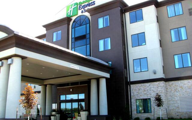 Holiday Inn Express and Suites Kansas City Airport, an IHG Hotel