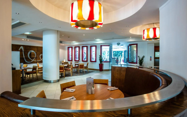 Drayton Manor Hotel