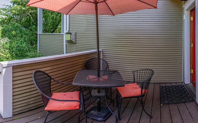 A Cowslip's Belle Inn