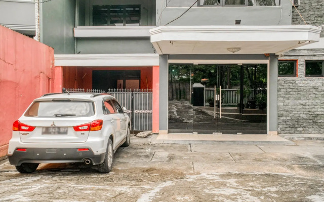RedDoorz near Plaza Senayan