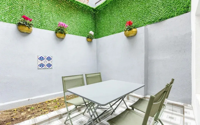 Missafir House With Refreshing Garden in Besiktas