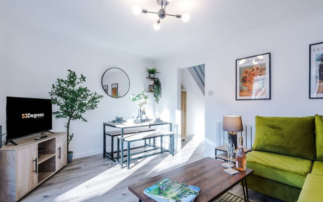 Gorgeous Home in Chester Sleeps 6 With Parking