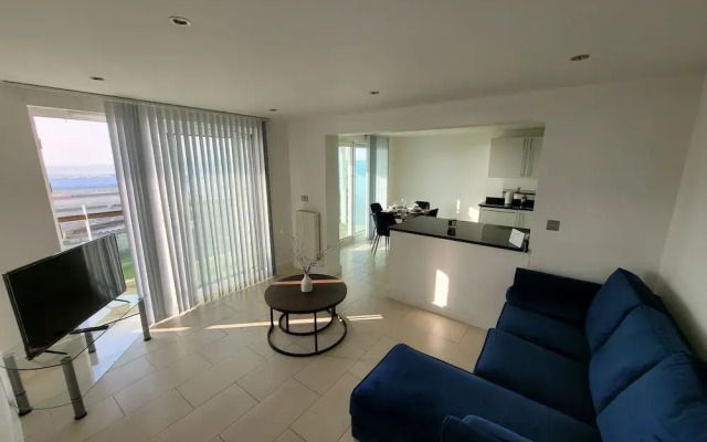 Seafront 3 Bed Duplex Apartment, Portland