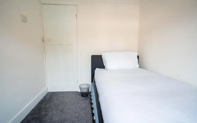 Spacious Home Ideal for Birmingham Commute